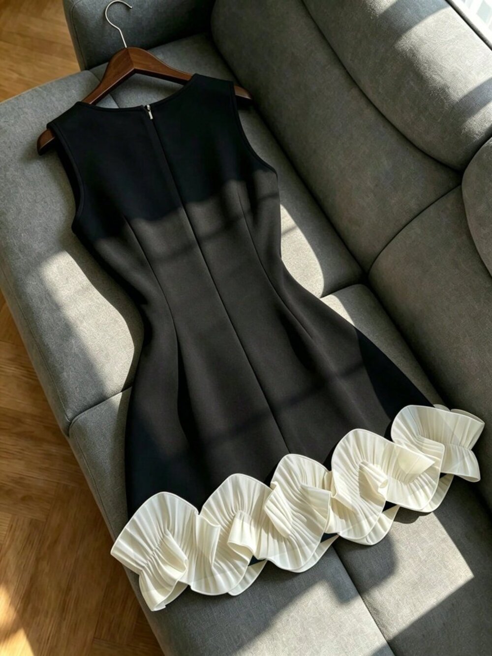 Black Elegant Women's Colorblock Ruffle Sleeveless Dress - Picture 2 of 5